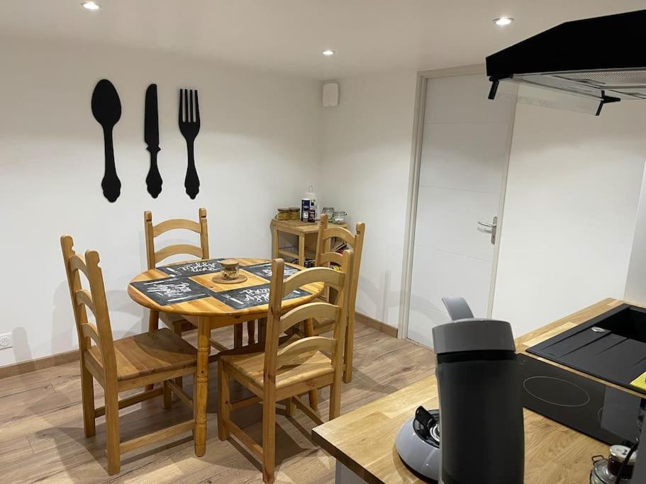 Appart 2 Pieces 35M2,Centre Ville, Parking Gratuit Bourges Luaran gambar