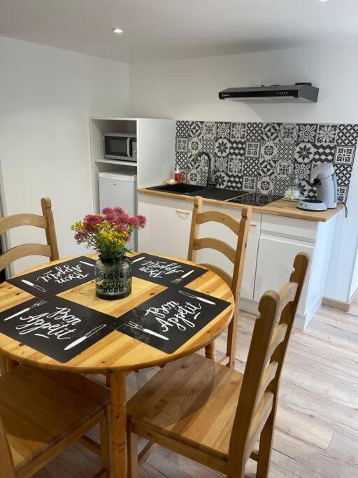 Appart 2 Pieces 35M2,Centre Ville, Parking Gratuit Bourges Luaran gambar